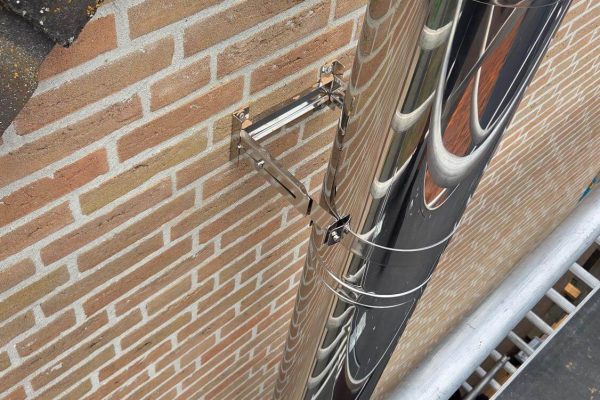 dubbelwandig-rookkanaal-en-houtkachel-aansluiten-klundert-4