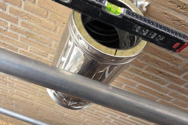 dubbelwandig-rookkanaal-en-houtkachel-aansluiten-klundert